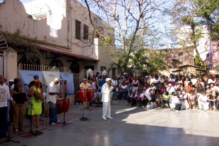 The crowd at Conjunto Folklorico in Vedado.